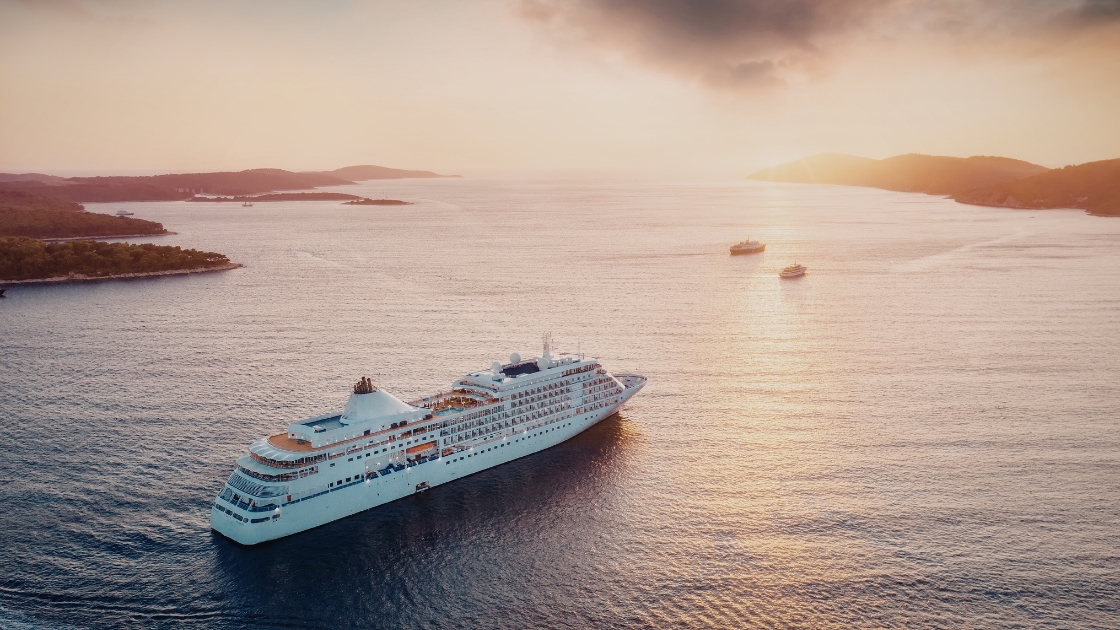 Lato czy zima – kiedy i dokąd najlepiej wybrać się w rejs?
